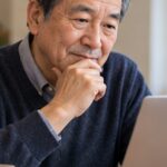 챗GPT의 질문 입력, 답변 생성, 사람의 검증 흐름을 상징하는 대표이미지